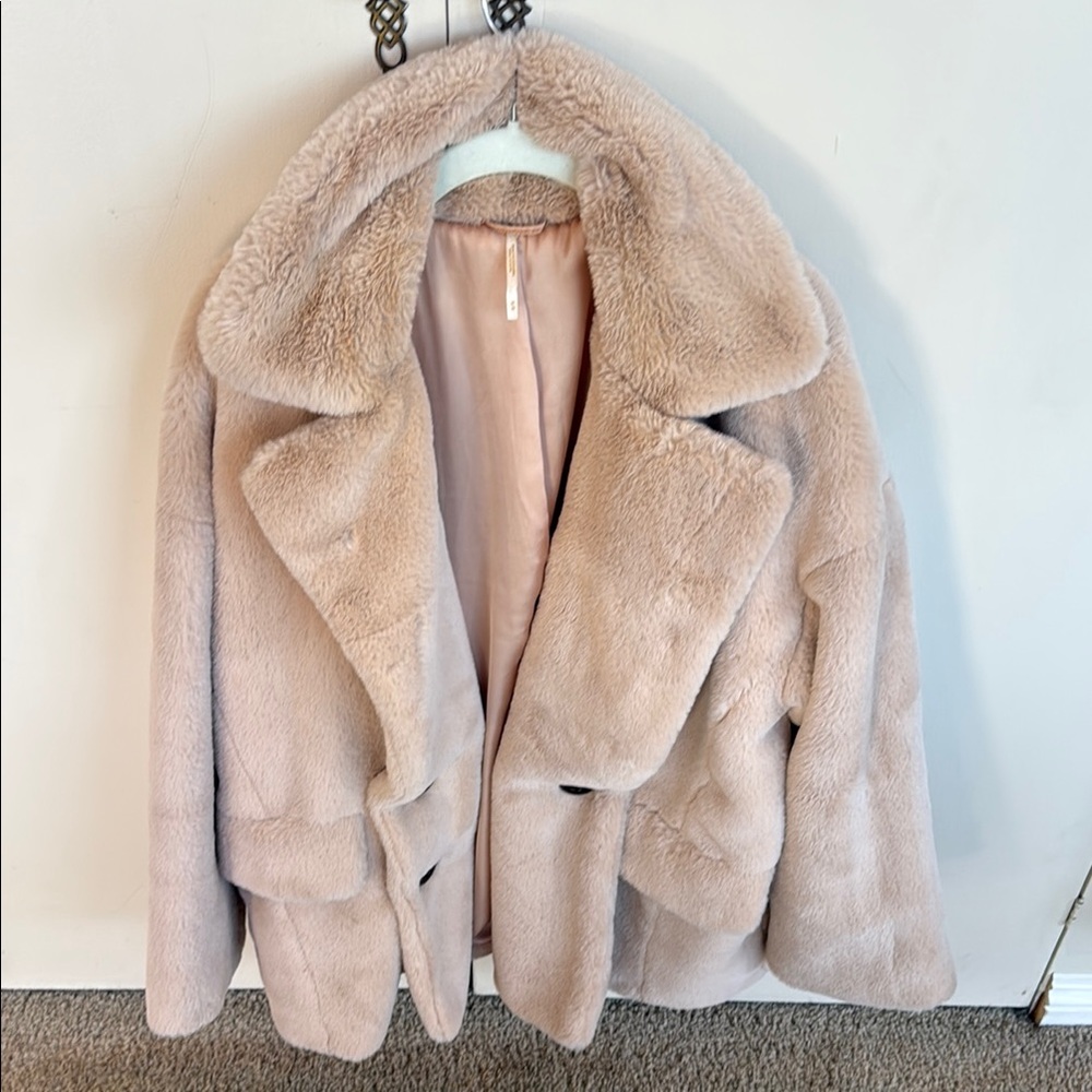 NEW Free People Women's Plush Pink Coat Size M (could fit plus-sized)